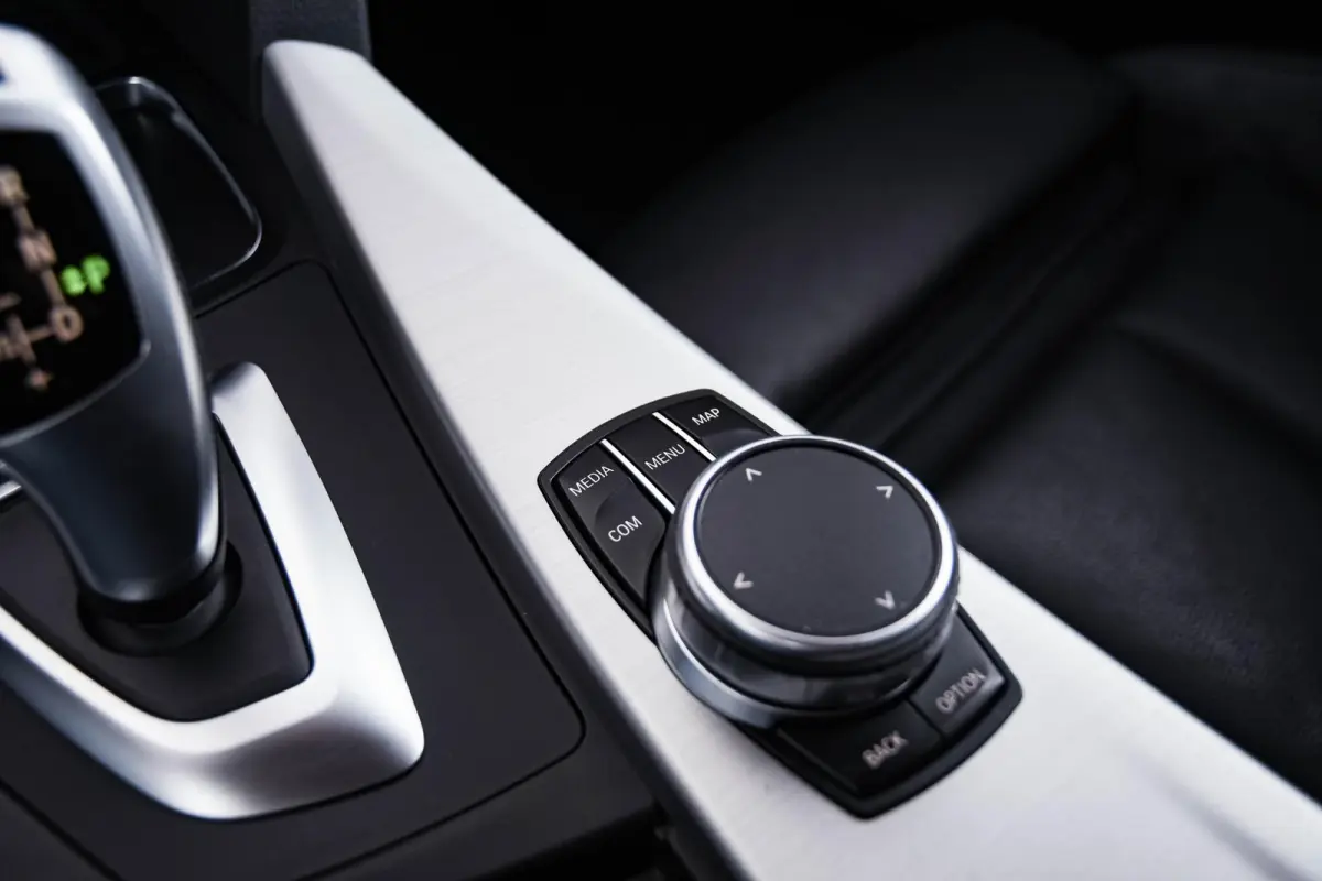 418i M Sport Achteruitrijcamera - Cruise control - Sportstoelen - Elektrisch verwarmde voorstoelen - HiFi System - Navigatiesysteem Professional - PDC voor/achter -