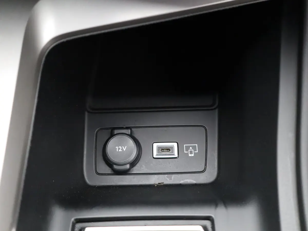 1.2 PureTech GT 130 EAT8 Panorama Dak | Navigatie | Elektrische Stoelen met Geheugenfunctie | Parkeersensoren Voor en Achter | 360* Graden Camera | Dodehoekbewaking | Elektrische Kofferklep