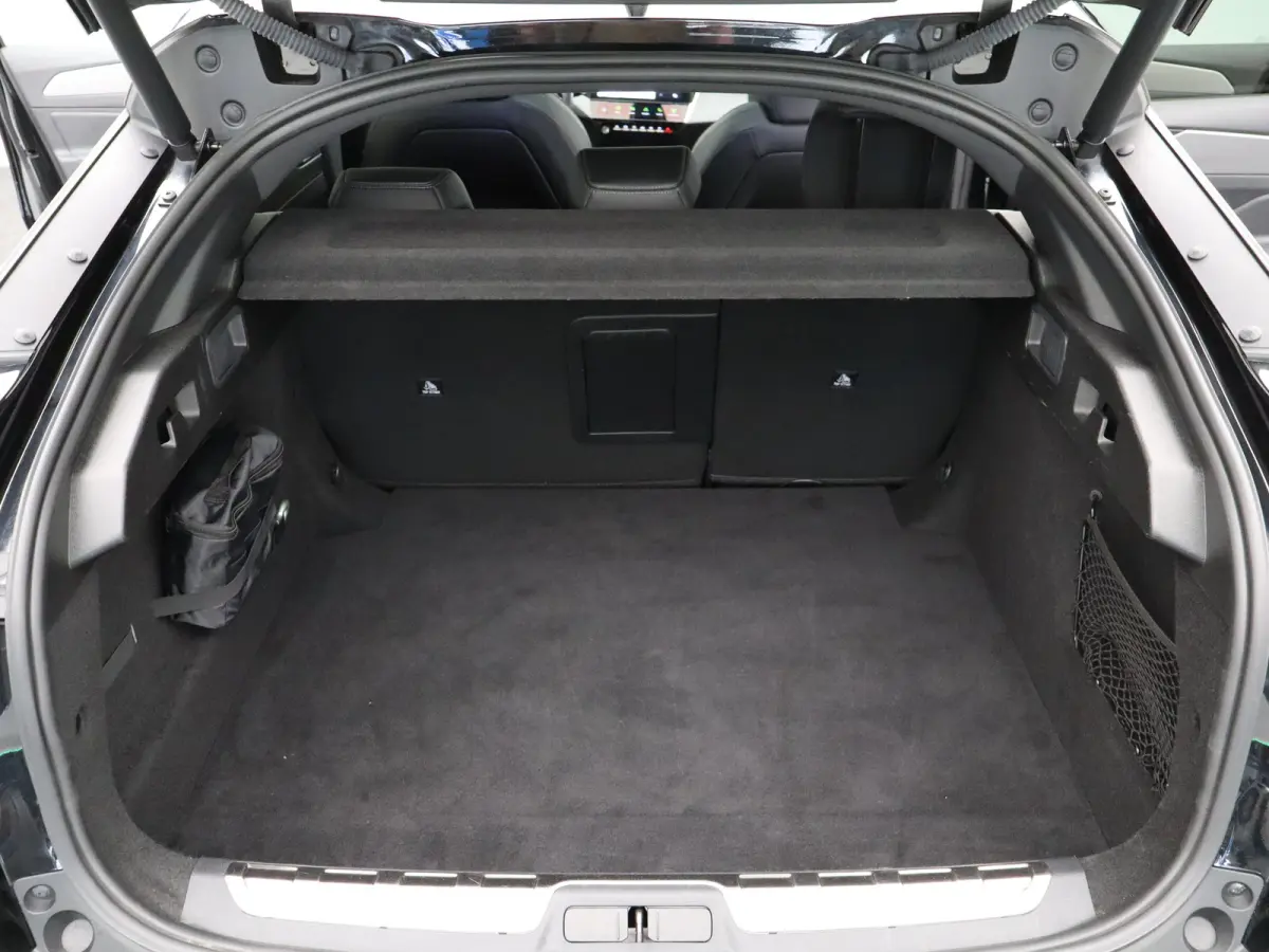 1.2 PureTech GT 130 EAT8 Panorama Dak | Navigatie | Elektrische Stoelen met Geheugenfunctie | Parkeersensoren Voor en Achter | 360* Graden Camera | Dodehoekbewaking | Elektrische Kofferklep