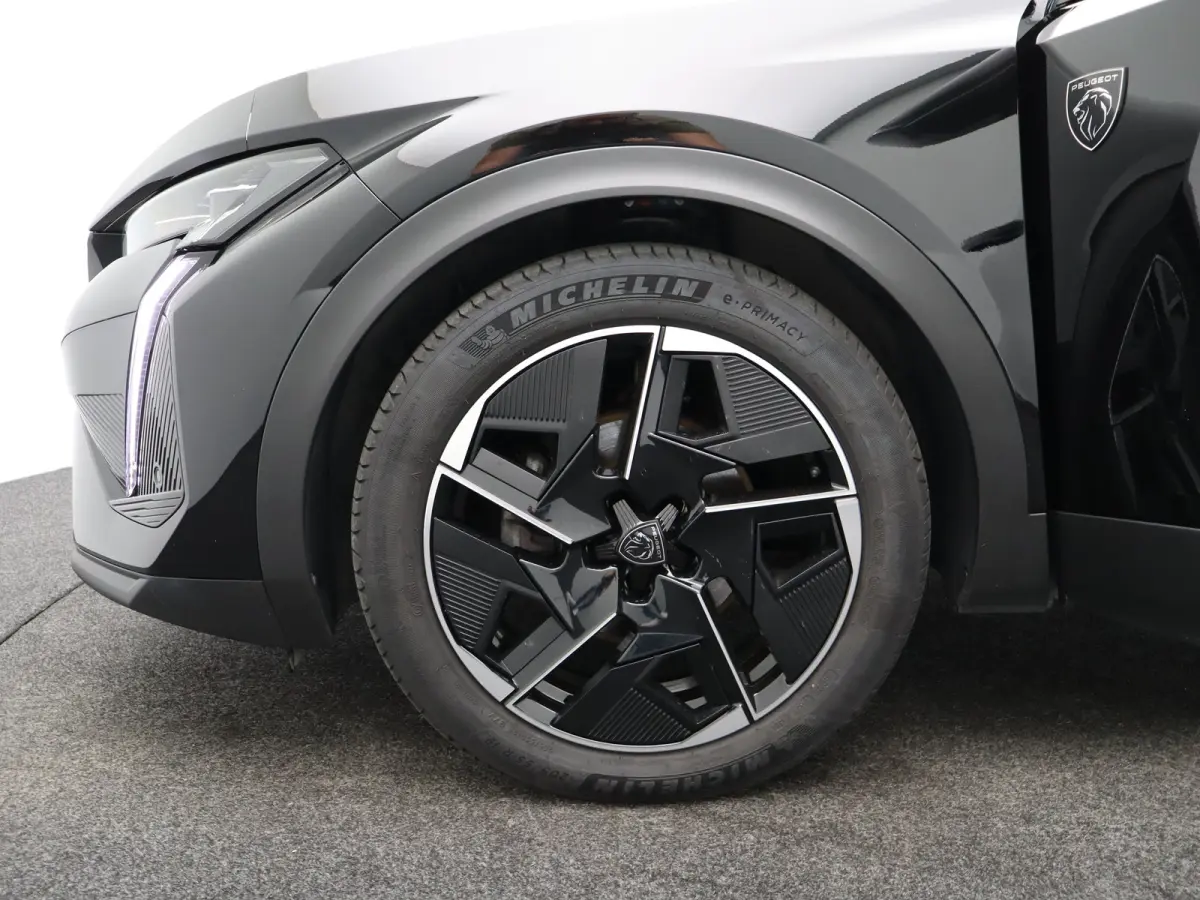 1.2 PureTech GT 130 EAT8 Panorama Dak | Navigatie | Elektrische Stoelen met Geheugenfunctie | Parkeersensoren Voor en Achter | 360* Graden Camera | Dodehoekbewaking | Elektrische Kofferklep