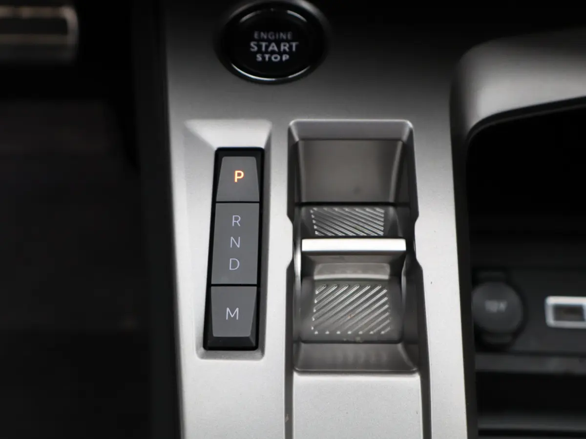 1.2 PureTech GT 130 EAT8 Panorama Dak | Navigatie | Elektrische Stoelen met Geheugenfunctie | Parkeersensoren Voor en Achter | 360* Graden Camera | Dodehoekbewaking | Elektrische Kofferklep