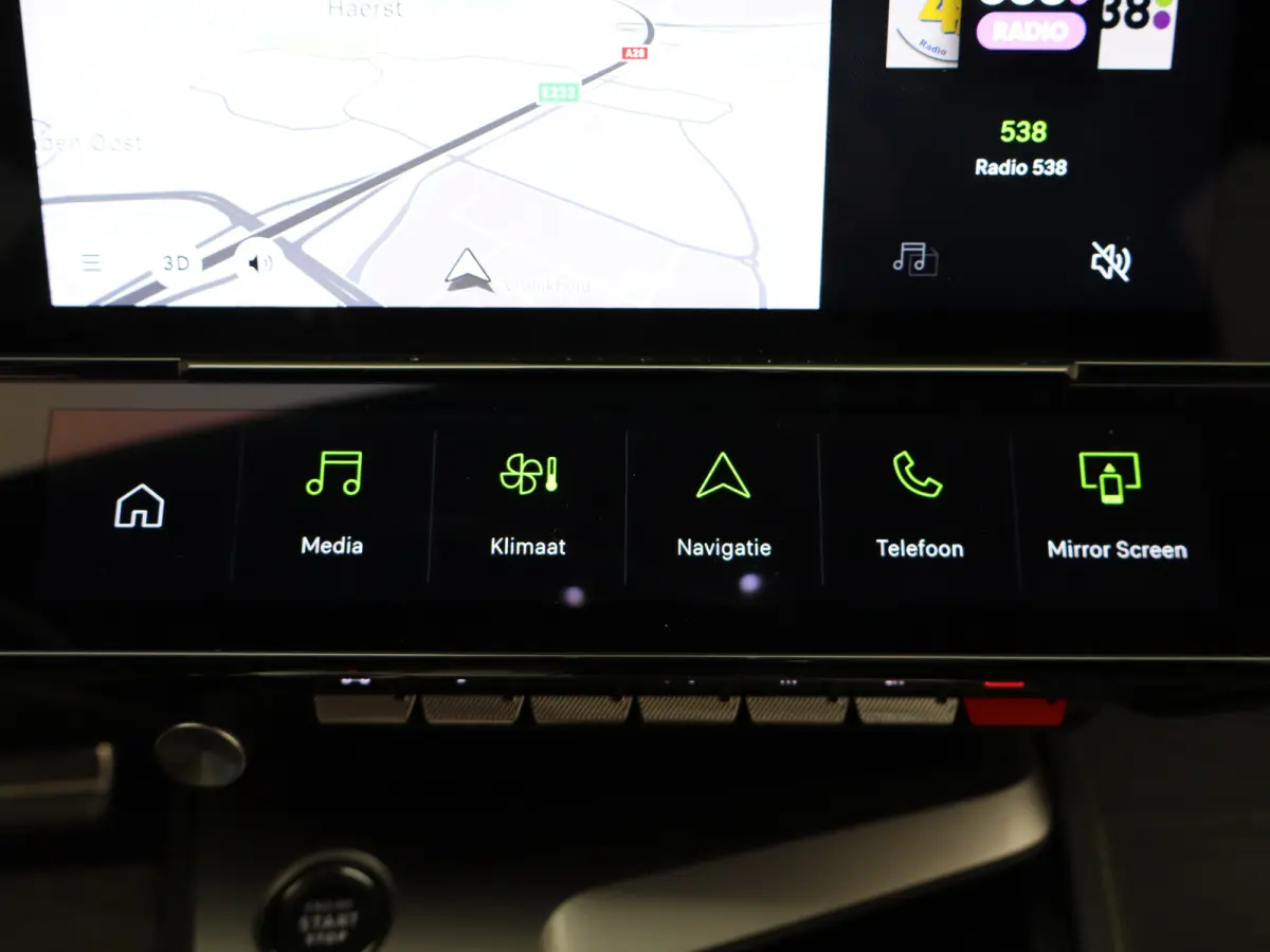 1.2 PureTech GT 130 EAT8 Panorama Dak | Navigatie | Elektrische Stoelen met Geheugenfunctie | Parkeersensoren Voor en Achter | 360* Graden Camera | Dodehoekbewaking | Elektrische Kofferklep