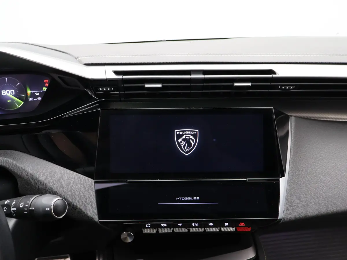 1.2 PureTech GT 130 EAT8 Panorama Dak | Navigatie | Elektrische Stoelen met Geheugenfunctie | Parkeersensoren Voor en Achter | 360* Graden Camera | Dodehoekbewaking | Elektrische Kofferklep