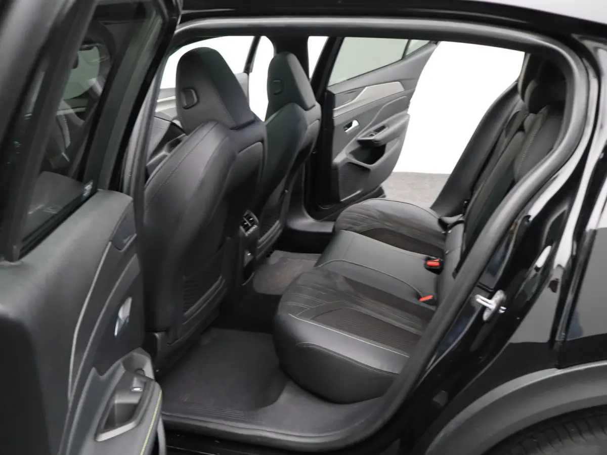1.2 PureTech GT 130 EAT8 Panorama Dak | Navigatie | Elektrische Stoelen met Geheugenfunctie | Parkeersensoren Voor en Achter | 360* Graden Camera | Dodehoekbewaking | Elektrische Kofferklep
