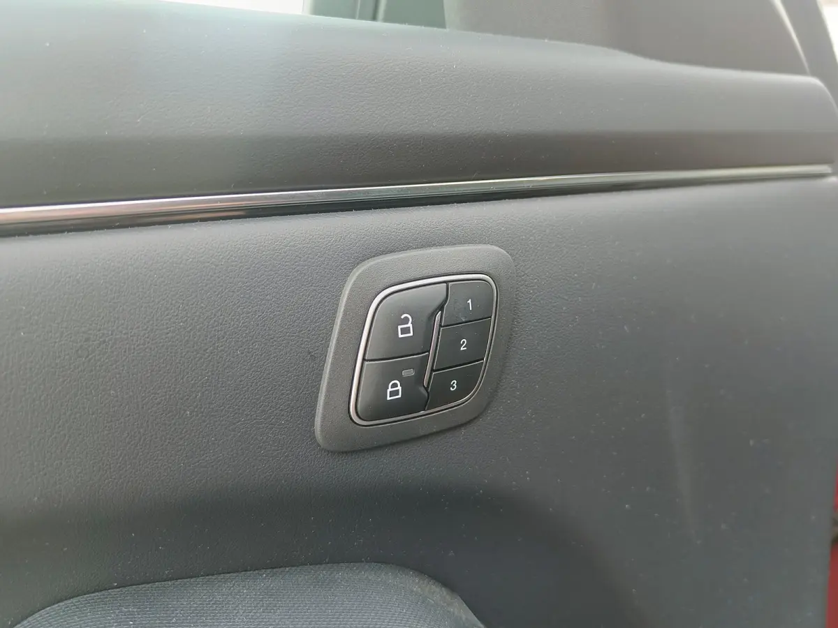 Standard RWD 73 kWh | Technology Plus Pack | Panoramadak | 360 Camera | Memory Stoel | B&O |