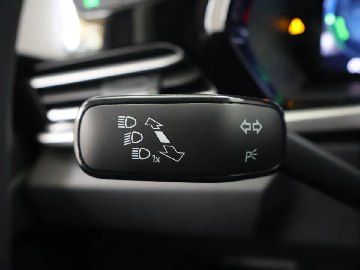 1.5 EcoBoost | PHEV | L2 | LIMITED | CLIMATE CONTROL | TREKHAAK | ADAPTIVE CRUISE CONTROL | NAVIGATIE | PARKEERCAMERA | PARKEERSENSOREN VOOR EN ACHTER | IN KLEUR GESPOTEN BUMPERS
