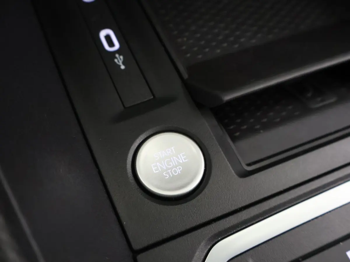 1.5 EcoBoost | PHEV | L2 | LIMITED | CLIMATE CONTROL | TREKHAAK | ADAPTIVE CRUISE CONTROL | NAVIGATIE | PARKEERCAMERA | PARKEERSENSOREN VOOR EN ACHTER | IN KLEUR GESPOTEN BUMPERS