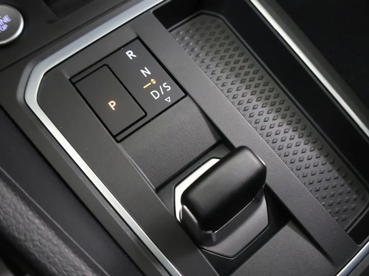 1.5 EcoBoost | PHEV | L2 | LIMITED | CLIMATE CONTROL | TREKHAAK | ADAPTIVE CRUISE CONTROL | NAVIGATIE | PARKEERCAMERA | PARKEERSENSOREN VOOR EN ACHTER | IN KLEUR GESPOTEN BUMPERS