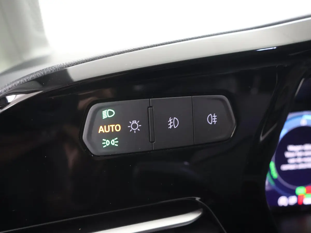 1.5 EcoBoost | PHEV | L2 | LIMITED | CLIMATE CONTROL | TREKHAAK | ADAPTIVE CRUISE CONTROL | NAVIGATIE | PARKEERCAMERA | PARKEERSENSOREN VOOR EN ACHTER | IN KLEUR GESPOTEN BUMPERS