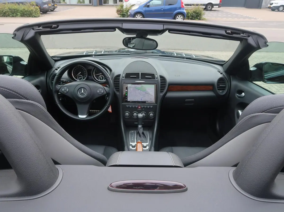 200 K. AUT F-1 NAVIGATIE|CARPLAY|AIRSCARF|AIRCO|BLUETOOTH|PDC|GOED ONDERHOUDEN