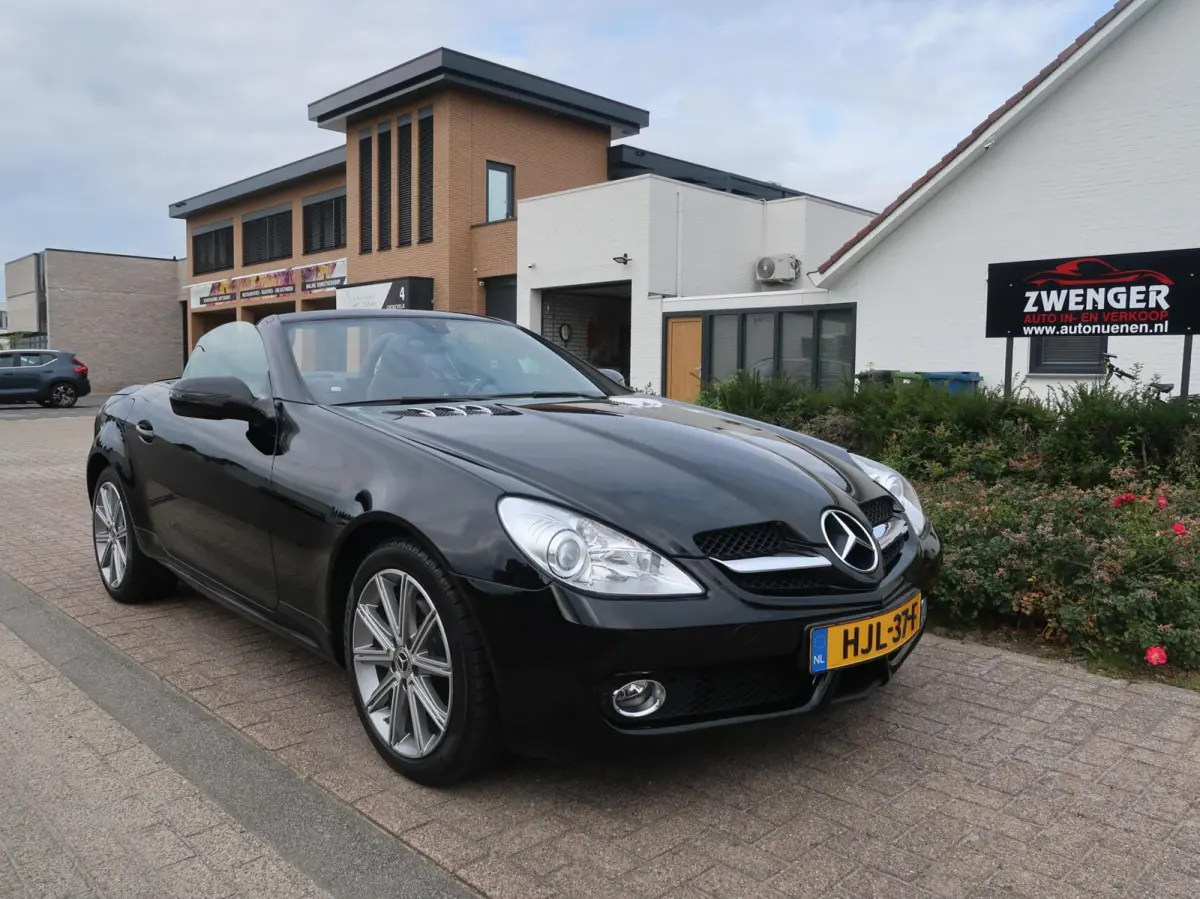 200 K. AUT F-1 NAVIGATIE|CARPLAY|AIRSCARF|AIRCO|BLUETOOTH|PDC|GOED ONDERHOUDEN