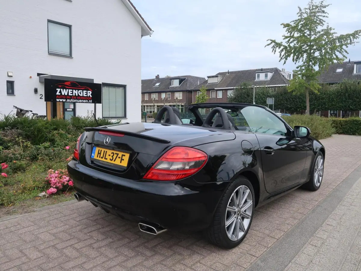 200 K. AUT F-1 NAVIGATIE|CARPLAY|AIRSCARF|AIRCO|BLUETOOTH|PDC|GOED ONDERHOUDEN