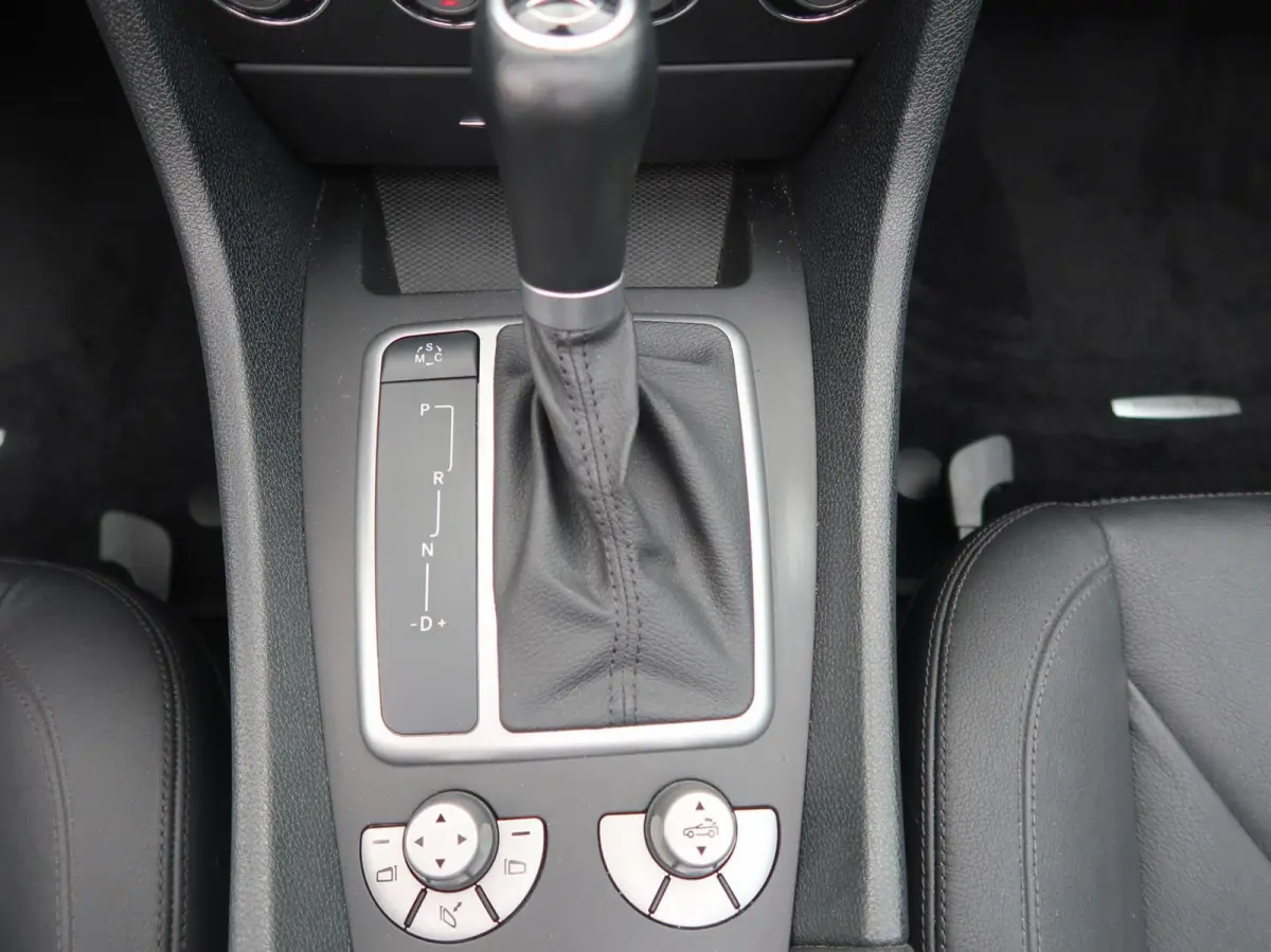 200 K. AUT F-1 NAVIGATIE|CARPLAY|AIRSCARF|AIRCO|BLUETOOTH|PDC|GOED ONDERHOUDEN