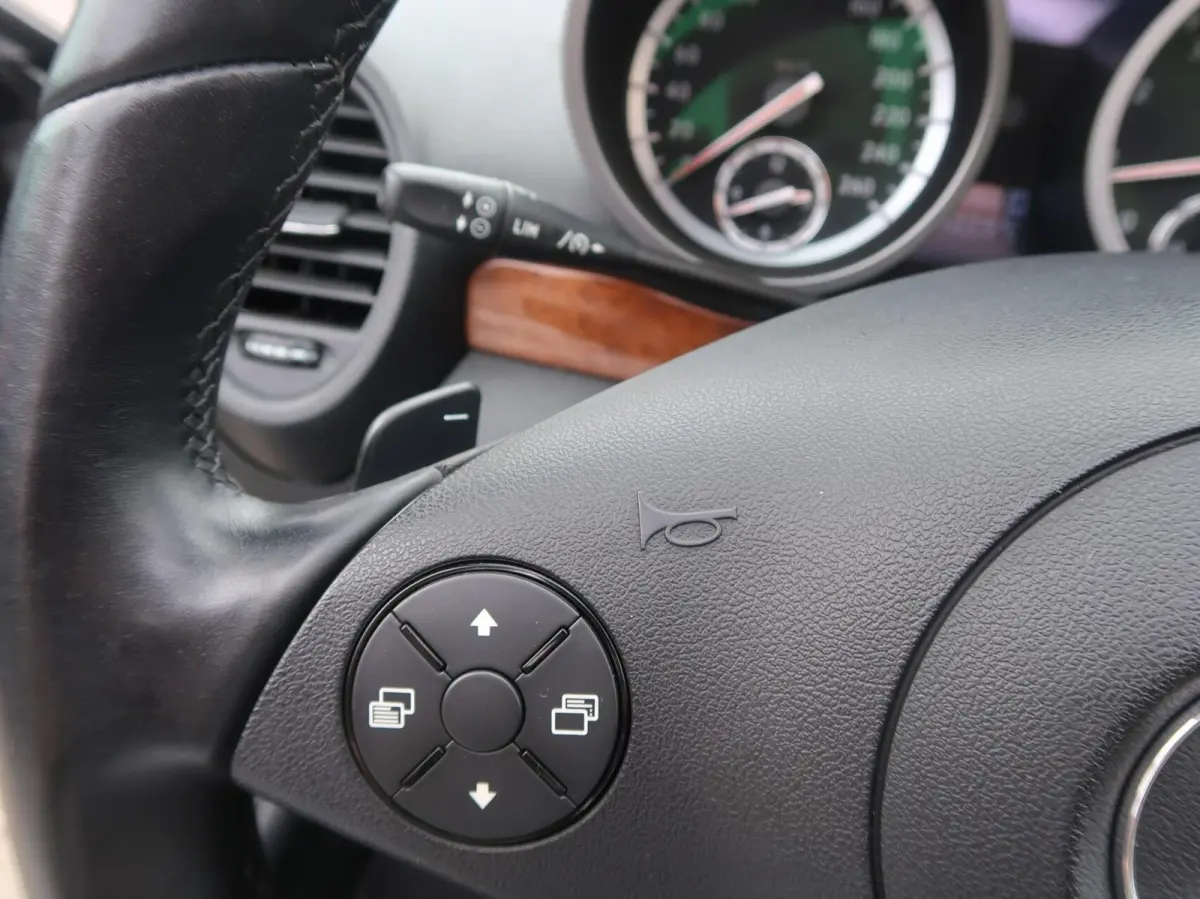200 K. AUT F-1 NAVIGATIE|CARPLAY|AIRSCARF|AIRCO|BLUETOOTH|PDC|GOED ONDERHOUDEN