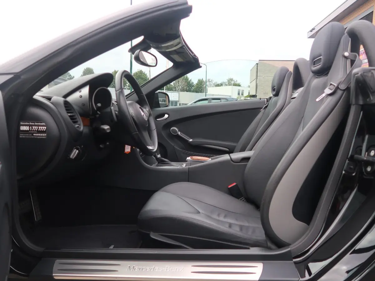 200 K. AUT F-1 NAVIGATIE|CARPLAY|AIRSCARF|AIRCO|BLUETOOTH|PDC|GOED ONDERHOUDEN