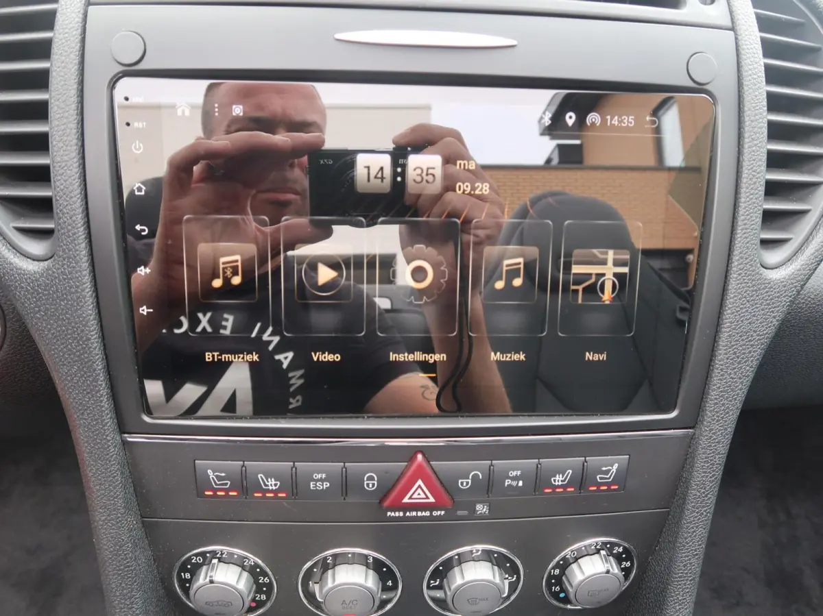 200 K. AUT F-1 NAVIGATIE|CARPLAY|AIRSCARF|AIRCO|BLUETOOTH|PDC|GOED ONDERHOUDEN