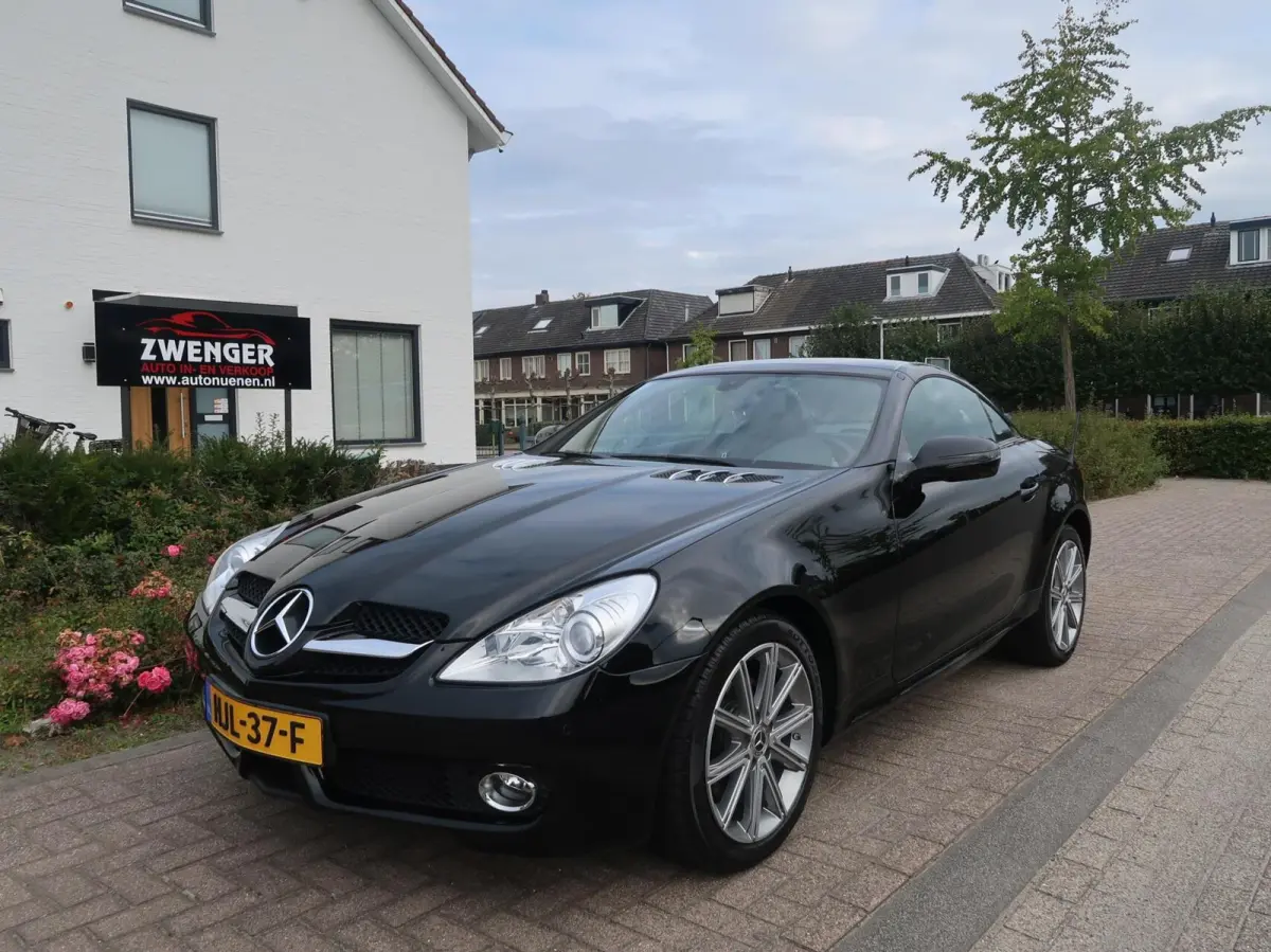 200 K. AUT F-1 NAVIGATIE|CARPLAY|AIRSCARF|AIRCO|BLUETOOTH|PDC|GOED ONDERHOUDEN