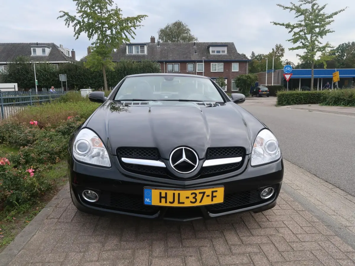 200 K. AUT F-1 NAVIGATIE|CARPLAY|AIRSCARF|AIRCO|BLUETOOTH|PDC|GOED ONDERHOUDEN