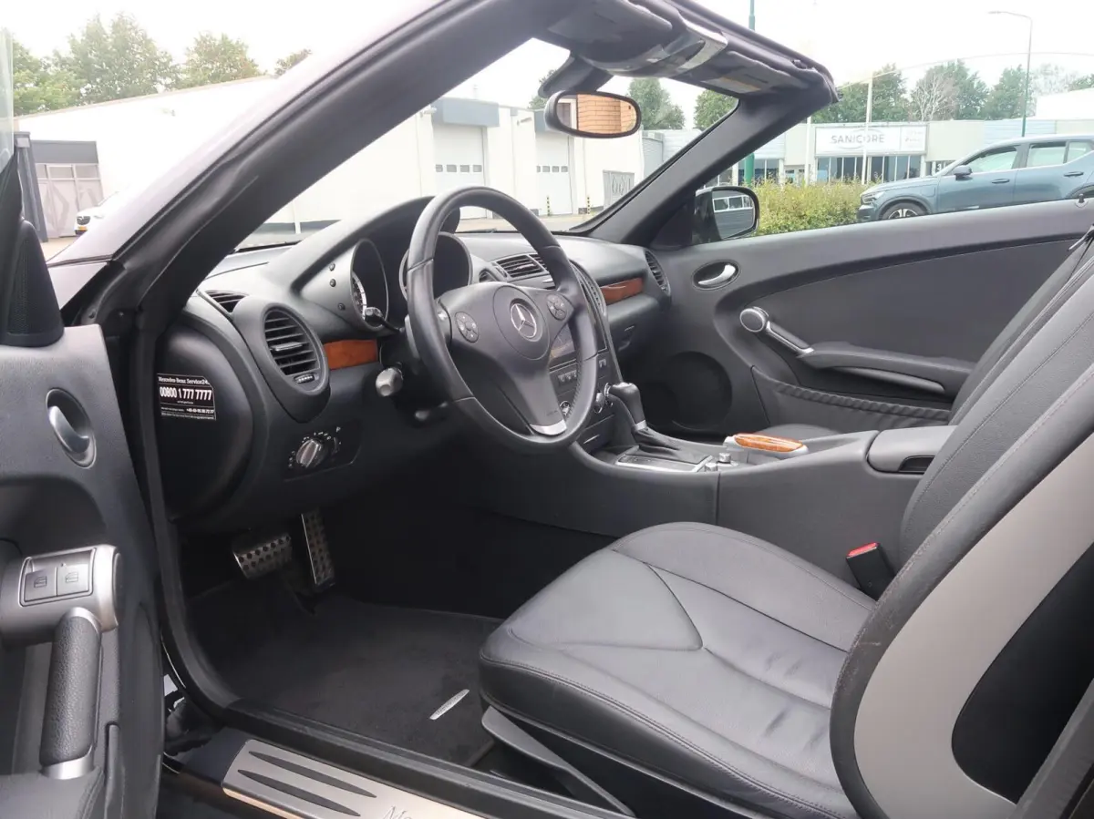 200 K. AUT F-1 NAVIGATIE|CARPLAY|AIRSCARF|AIRCO|BLUETOOTH|PDC|GOED ONDERHOUDEN
