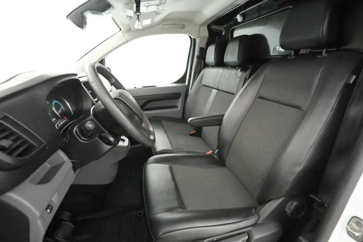 75 kWh L2H1 | Snelladen | SOH 91% | Airco | Camera | Cruise | Carplay | 3 Zits | Trekhaak