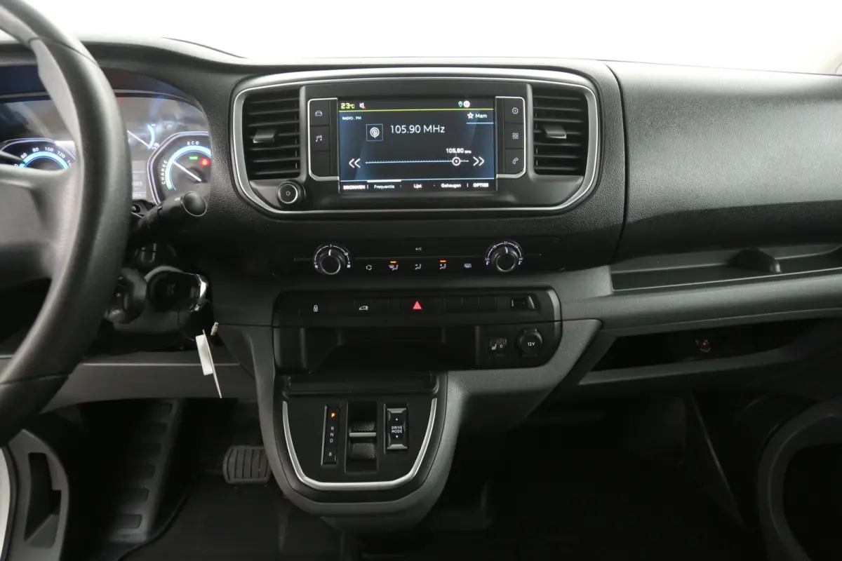 75 kWh L2H1 | Snelladen | SOH 91% | Airco | Camera | Cruise | Carplay | 3 Zits | Trekhaak