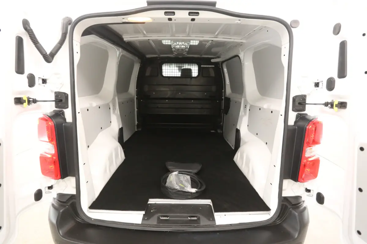 75 kWh L2H1 | Snelladen | SOH 91% | Airco | Camera | Cruise | Carplay | 3 Zits | Trekhaak
