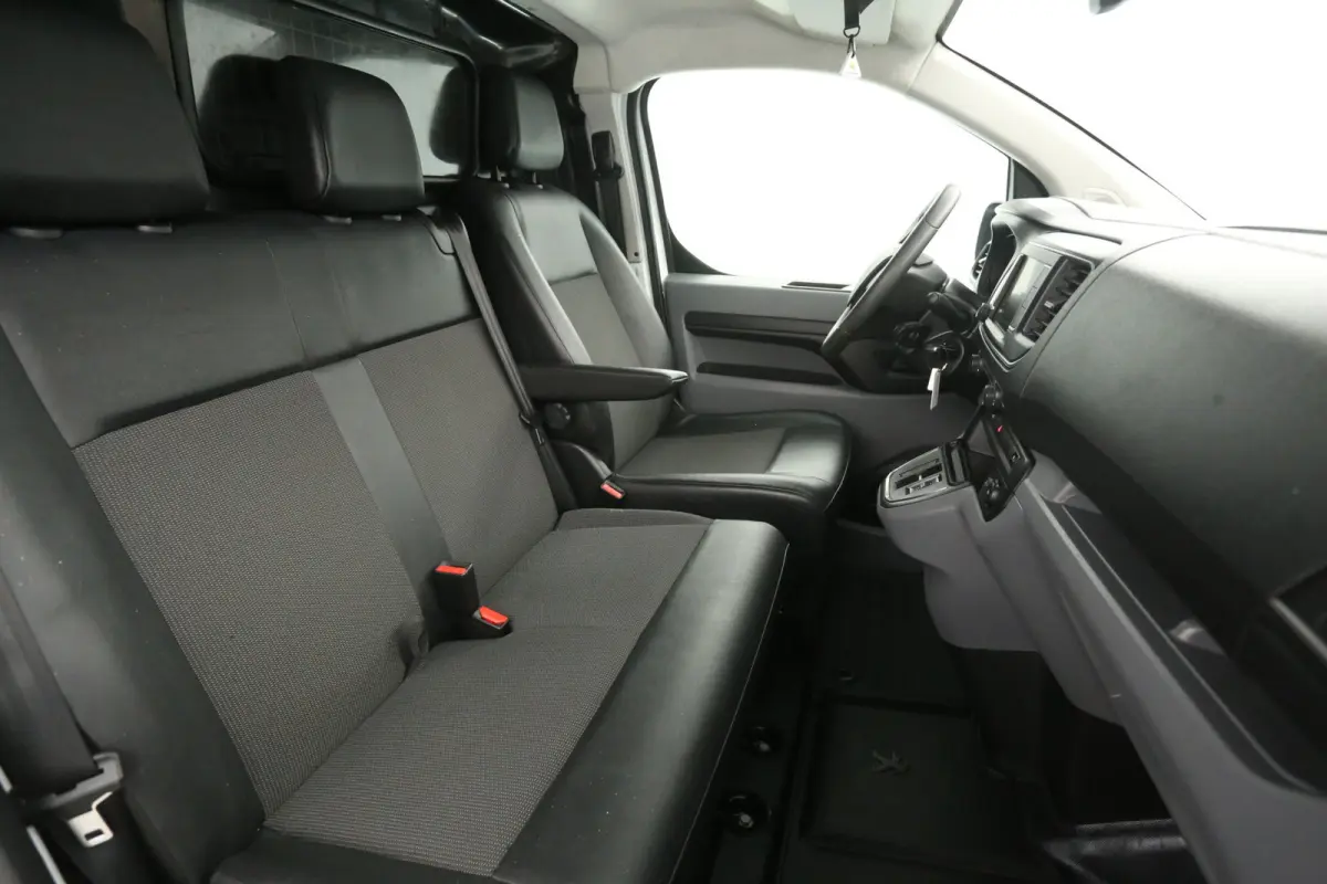 75 kWh L2H1 | Snelladen | SOH 91% | Airco | Camera | Cruise | Carplay | 3 Zits | Trekhaak