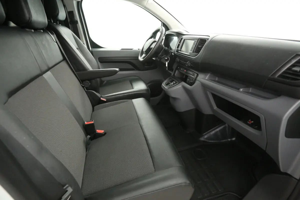 75 kWh L2H1 | Snelladen | SOH 91% | Airco | Camera | Cruise | Carplay | 3 Zits | Trekhaak