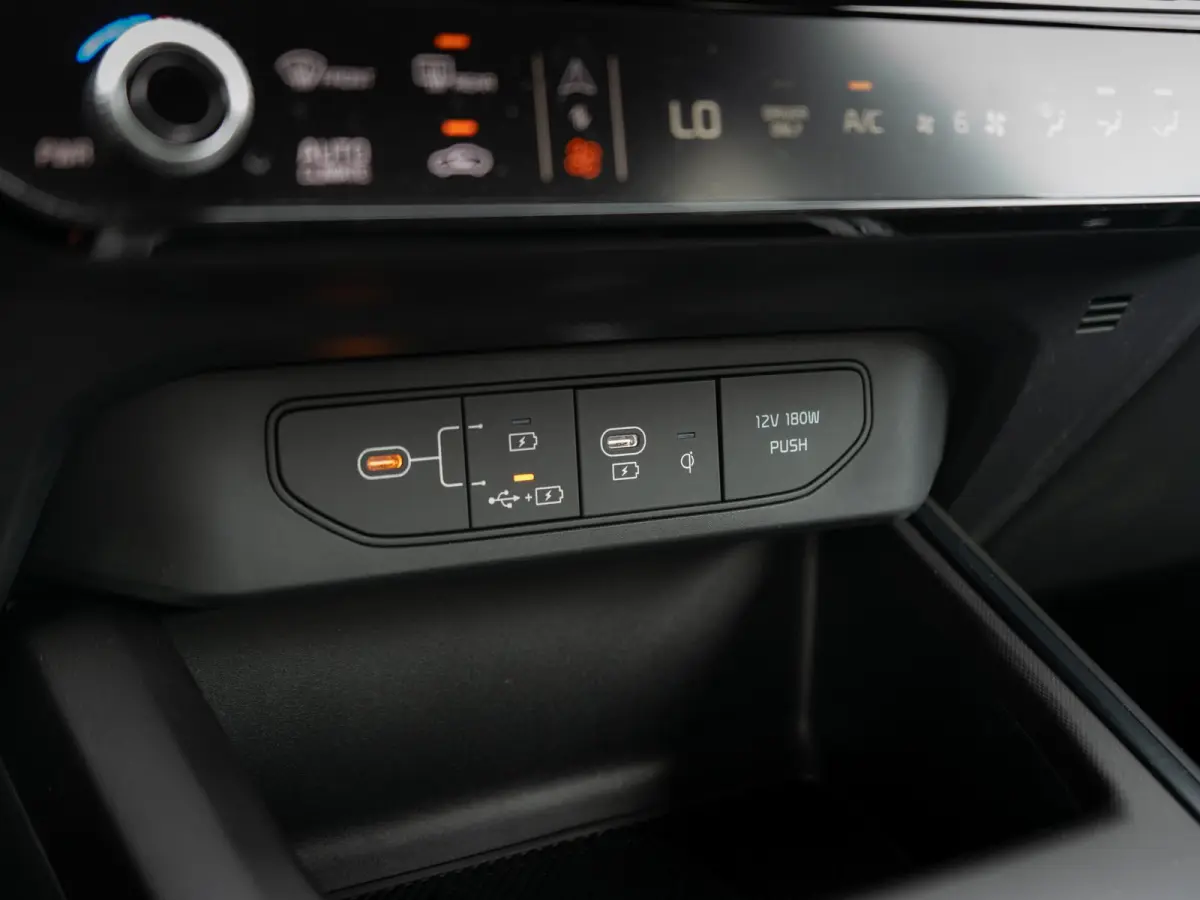 1.6 GDi Hybrid DynamicPlusLine | Schuifkantel dak | Navigatie | Stoel en stuurverwarming |