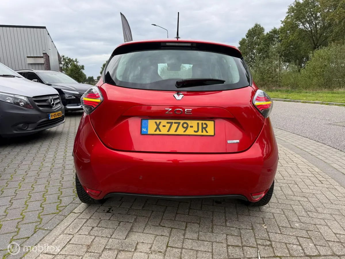 R135 Intens 52 kWh accu huur