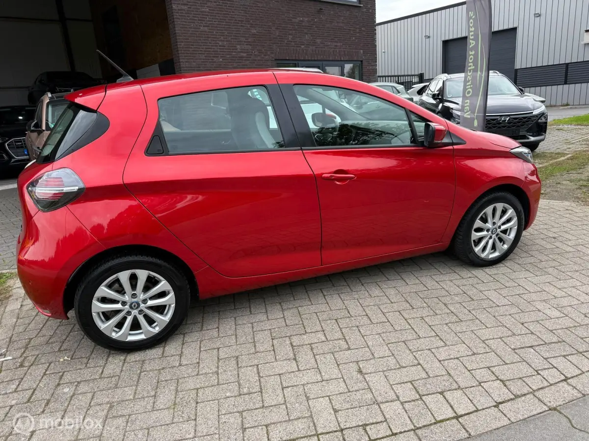 R135 Intens 52 kWh accu huur