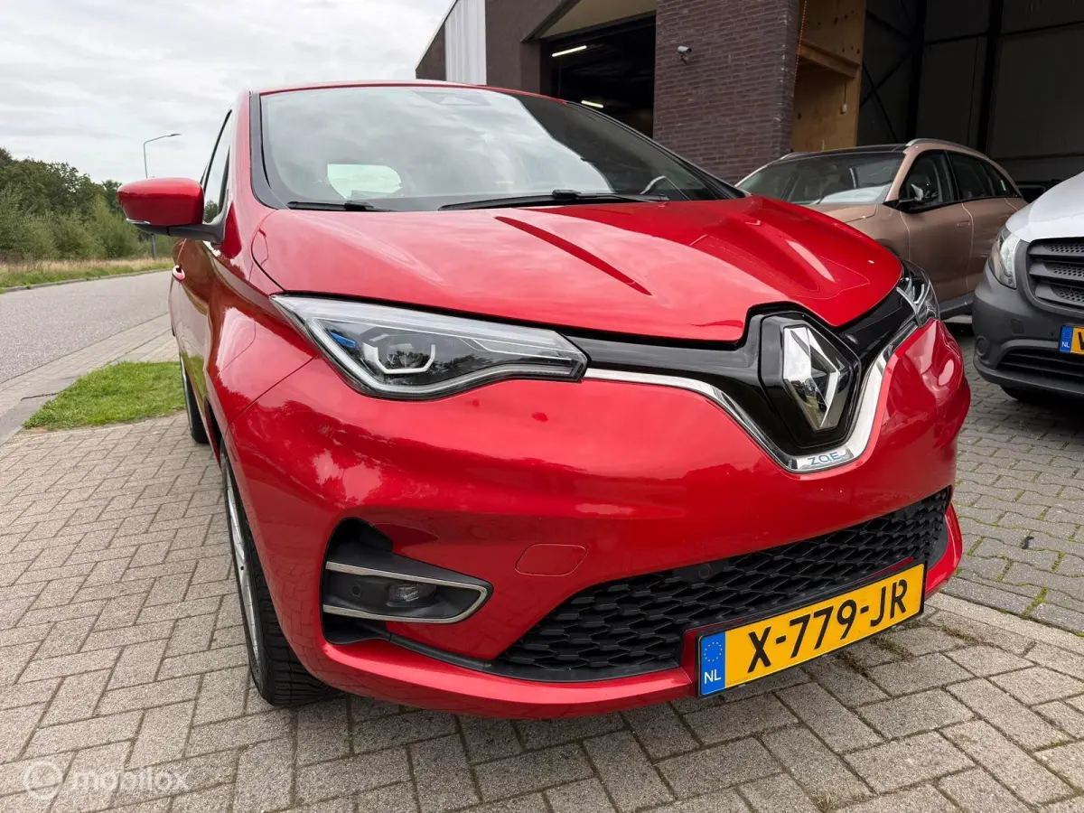 R135 Intens 52 kWh accu huur