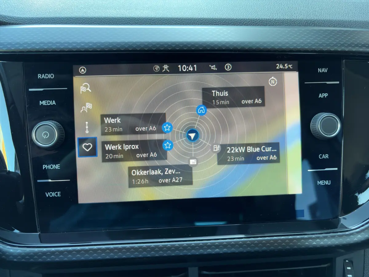 1.0 TSI Life Automaat | Camera | Adaptive Cruise | Velgen | Carplay | Trekhaak | Stoelverwarming | Dakrails | Metallic lak | DAB | Parkeersensoren