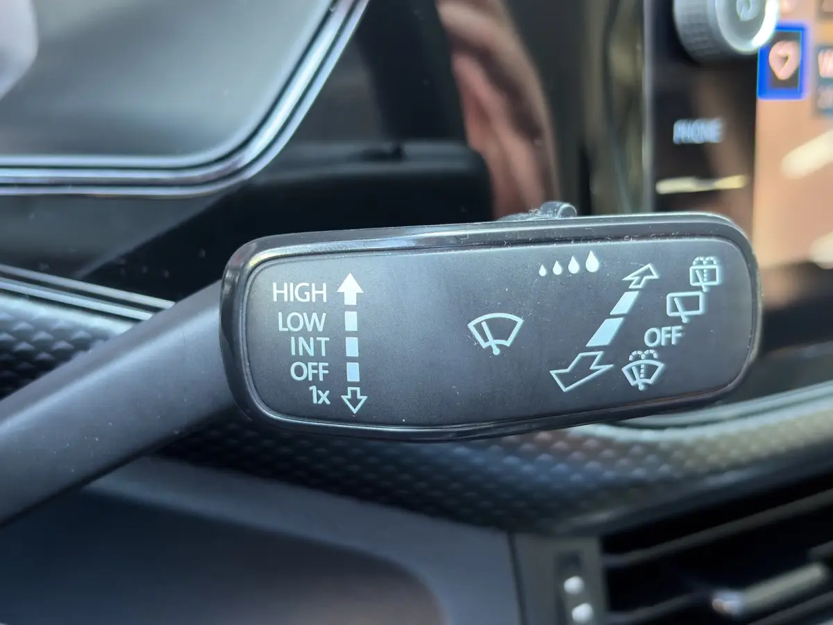 1.0 TSI Life Automaat | Camera | Adaptive Cruise | Velgen | Carplay | Trekhaak | Stoelverwarming | Dakrails | Metallic lak | DAB | Parkeersensoren