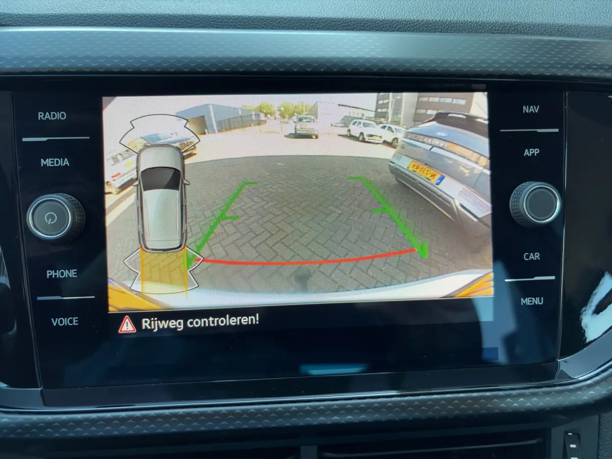 1.0 TSI Life Automaat | Camera | Adaptive Cruise | Velgen | Carplay | Trekhaak | Stoelverwarming | Dakrails | Metallic lak | DAB | Parkeersensoren