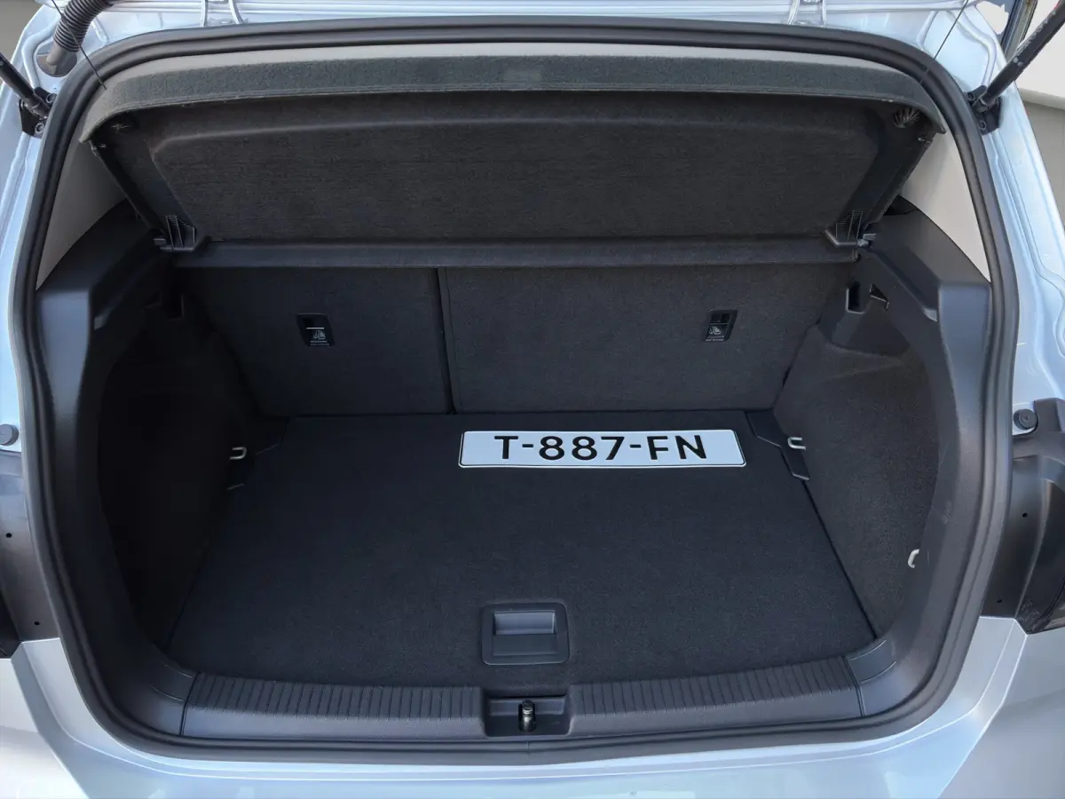 1.0 TSI Life Automaat | Camera | Adaptive Cruise | Velgen | Carplay | Trekhaak | Stoelverwarming | Dakrails | Metallic lak | DAB | Parkeersensoren