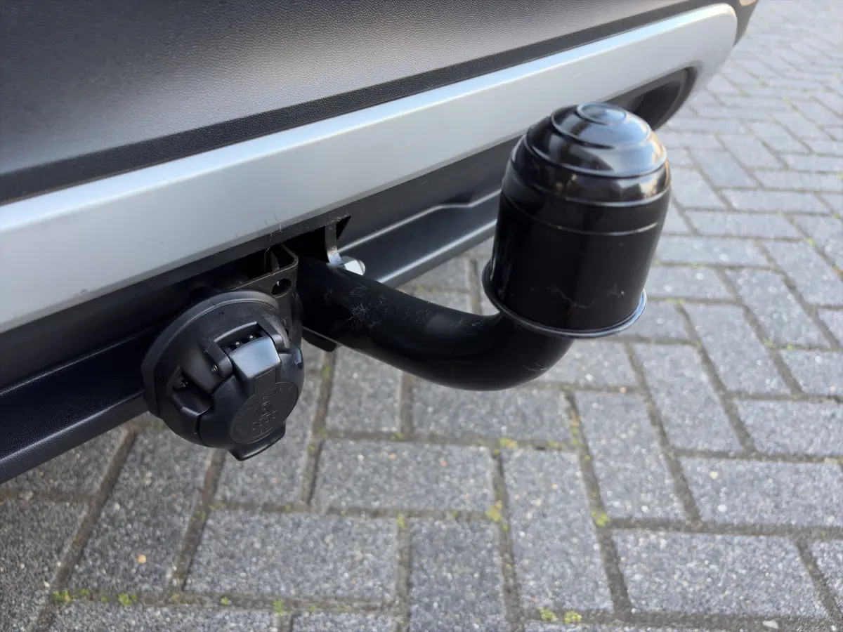 1.0 TSI Life Automaat | Camera | Adaptive Cruise | Velgen | Carplay | Trekhaak | Stoelverwarming | Dakrails | Metallic lak | DAB | Parkeersensoren