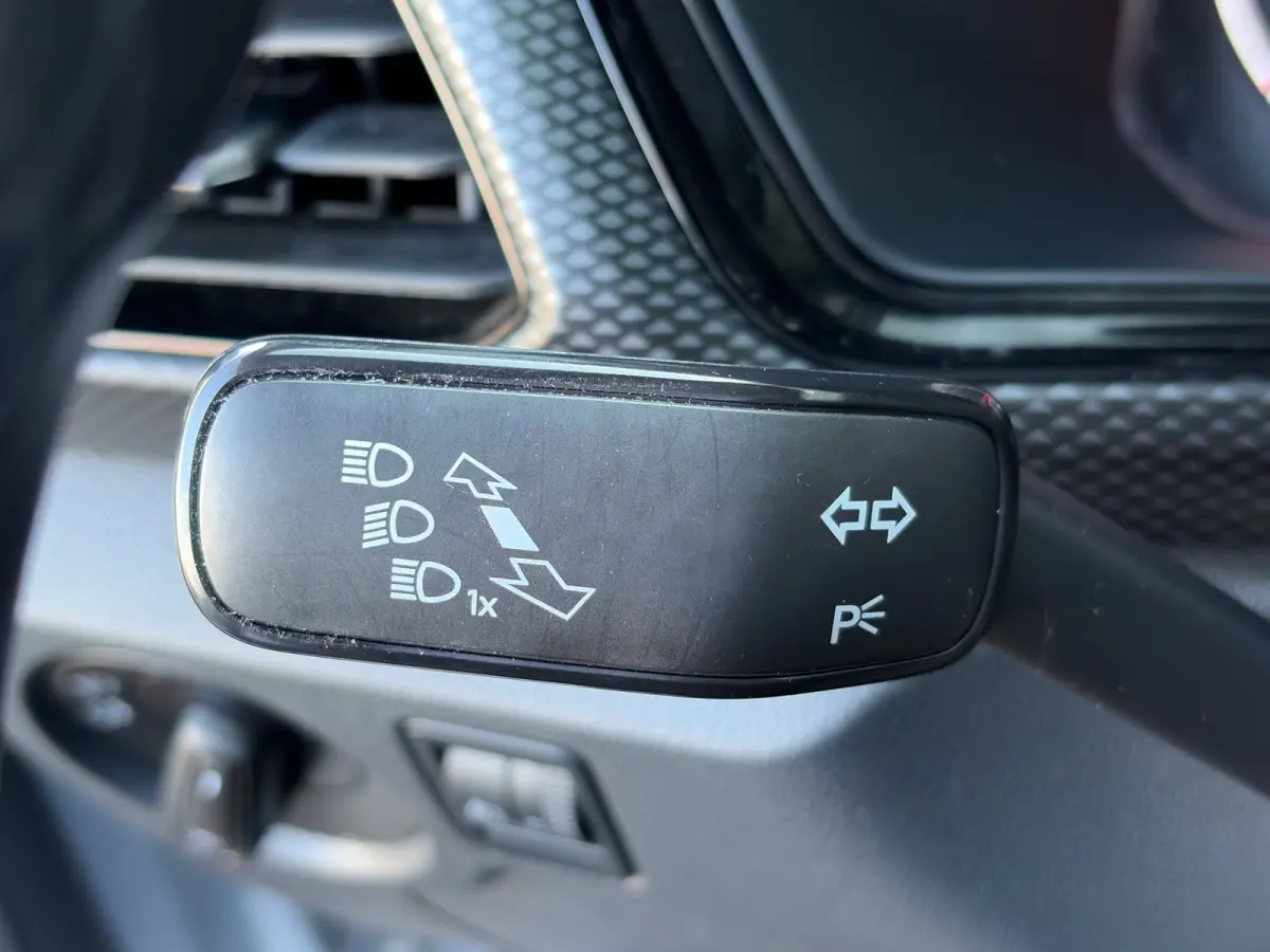 1.0 TSI Life Automaat | Camera | Adaptive Cruise | Velgen | Carplay | Trekhaak | Stoelverwarming | Dakrails | Metallic lak | DAB | Parkeersensoren