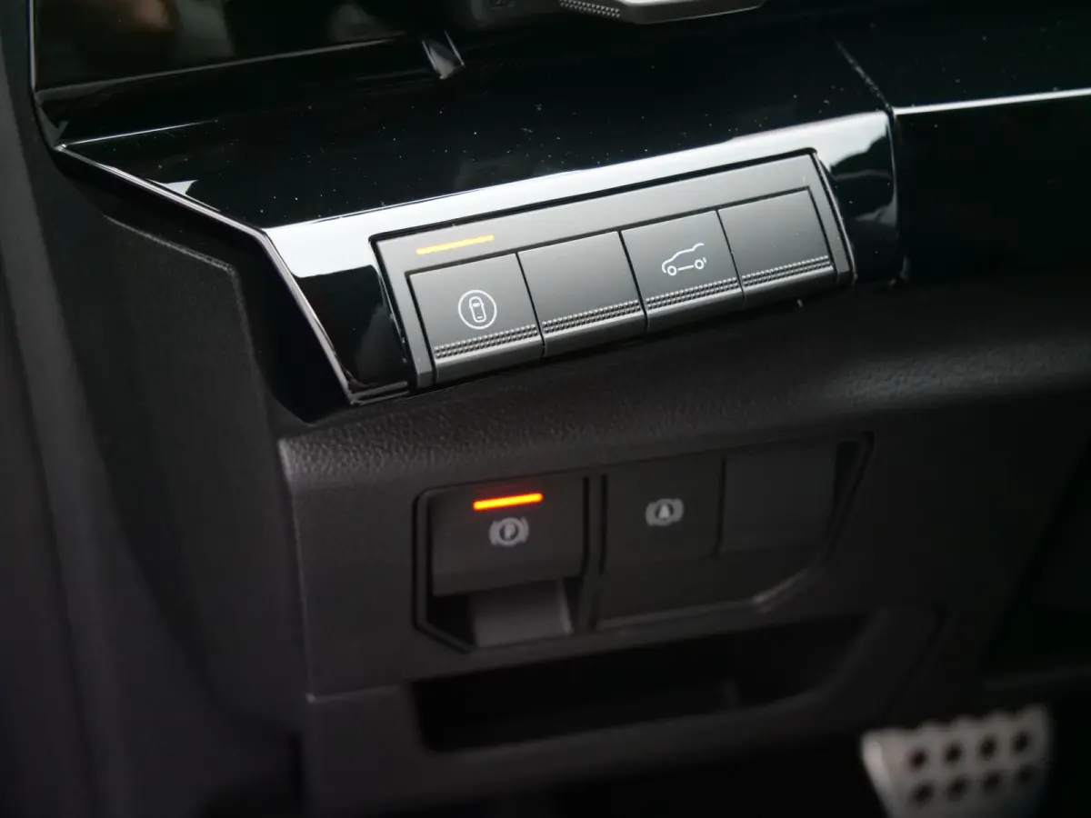1.2 E-Tech full hybrid 200 Pk esprit Alpine Automaat Navi / DAB / Camera / Apple Carplay / 20 inch / Stoelverwarming