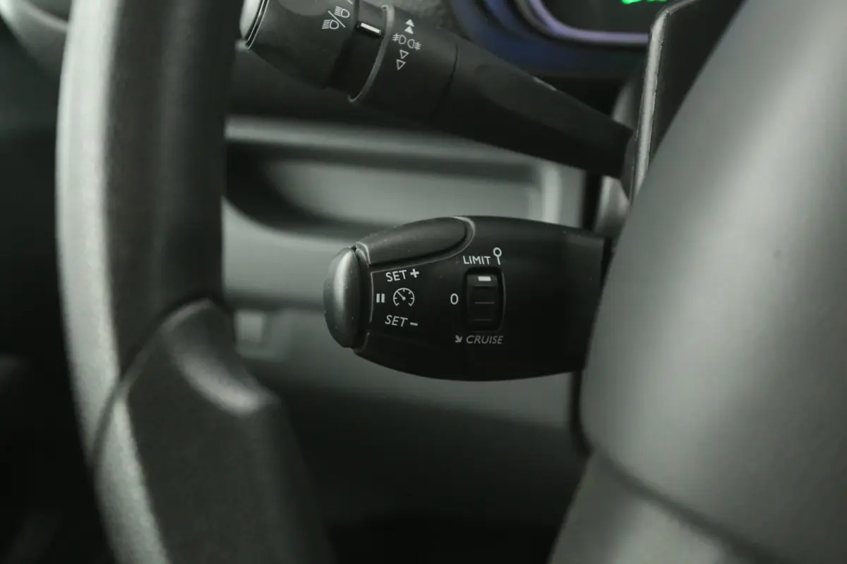 75 kWh L2H1 | Snelladen | SOH 93% | DC | 6 Zits | Airco | Cruise | Carplay | 3 Zits | Parkeersens.