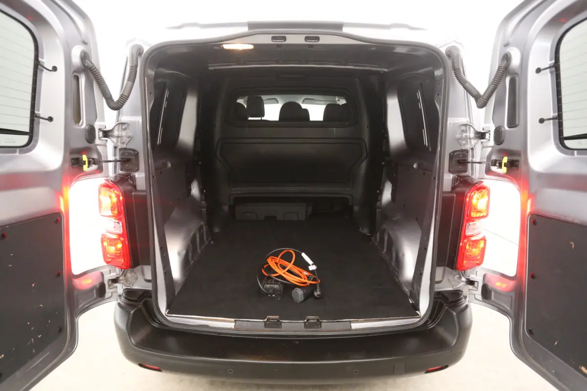 75 kWh L2H1 | Snelladen | SOH 93% | DC | 6 Zits | Airco | Cruise | Carplay | 3 Zits | Parkeersens.