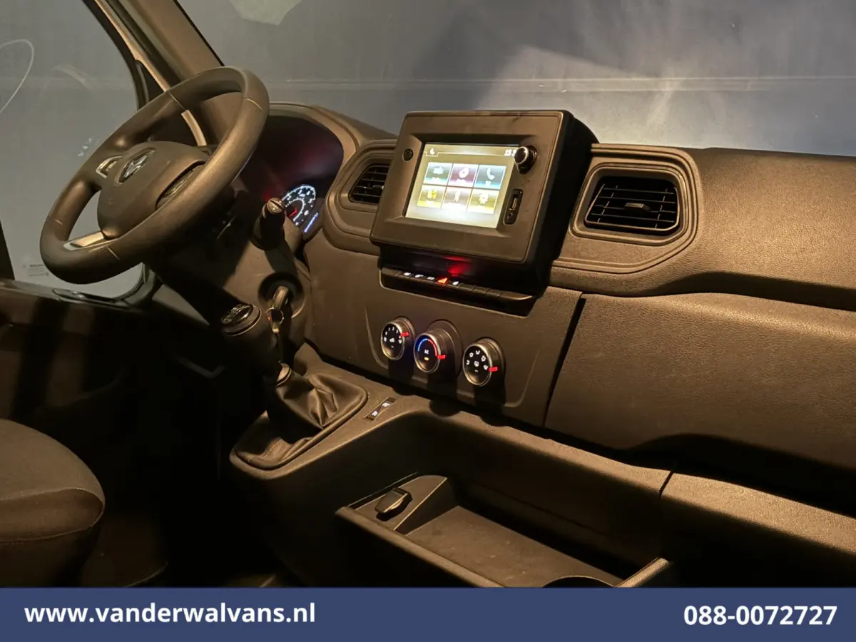 2.3 dCi 146pk Bakwagen 225cm Hoog Laadklep Euro6 Airco | Navigatie | LED | Cruisecontrol Bijrijdersbank