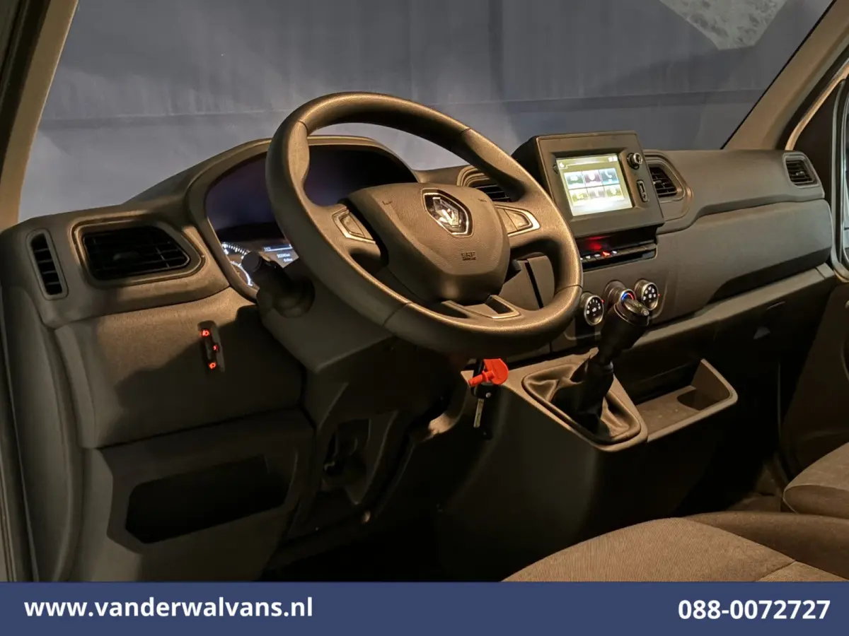 2.3 dCi 146pk Bakwagen 225cm Hoog Laadklep Euro6 Airco | Navigatie | LED | Cruisecontrol Bijrijdersbank