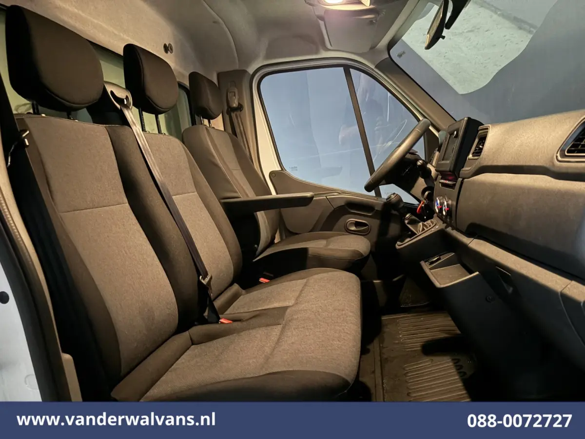 2.3 dCi 146pk Bakwagen 225cm Hoog Laadklep Euro6 Airco | Navigatie | LED | Cruisecontrol Bijrijdersbank