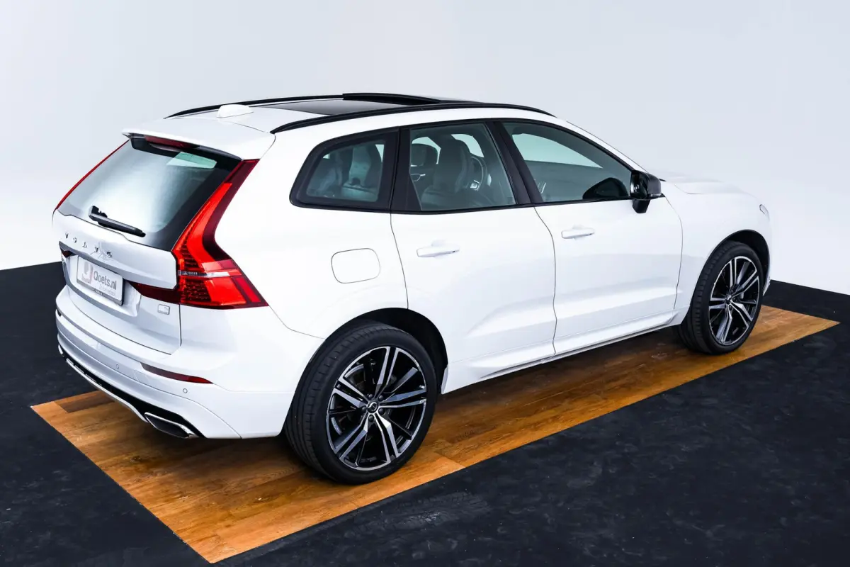 2.0 Recharge T6 AWD Inscription Trekhaak - Panoramadak - Cruise Control - Harman Kardon - Getinte Ruiten - Achteruitrijcamera - Licht-pakket - Elektrisch verstelbare/verwarmde stoelen -