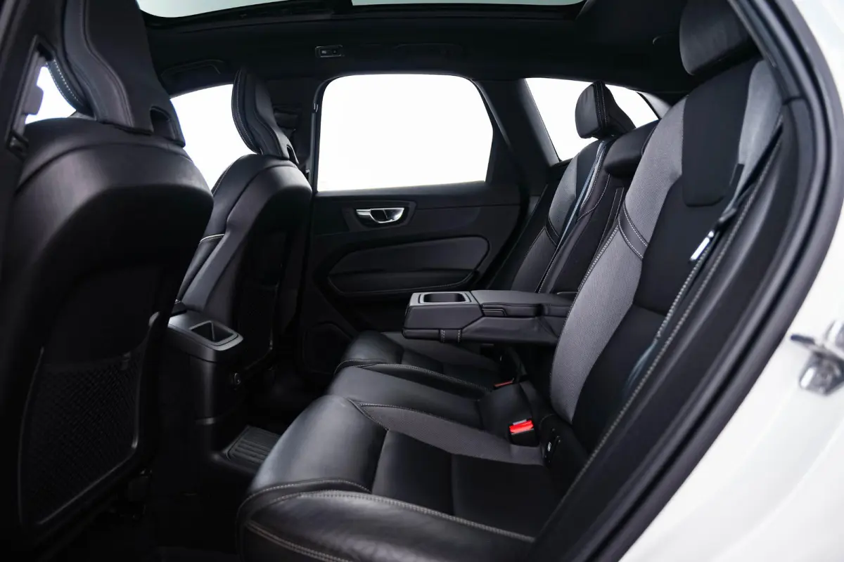 2.0 Recharge T6 AWD Inscription Trekhaak - Panoramadak - Cruise Control - Harman Kardon - Getinte Ruiten - Achteruitrijcamera - Licht-pakket - Elektrisch verstelbare/verwarmde stoelen -