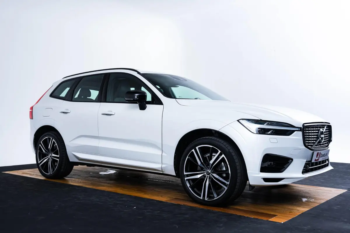 2.0 Recharge T6 AWD Inscription Trekhaak - Panoramadak - Cruise Control - Harman Kardon - Getinte Ruiten - Achteruitrijcamera - Licht-pakket - Elektrisch verstelbare/verwarmde stoelen -