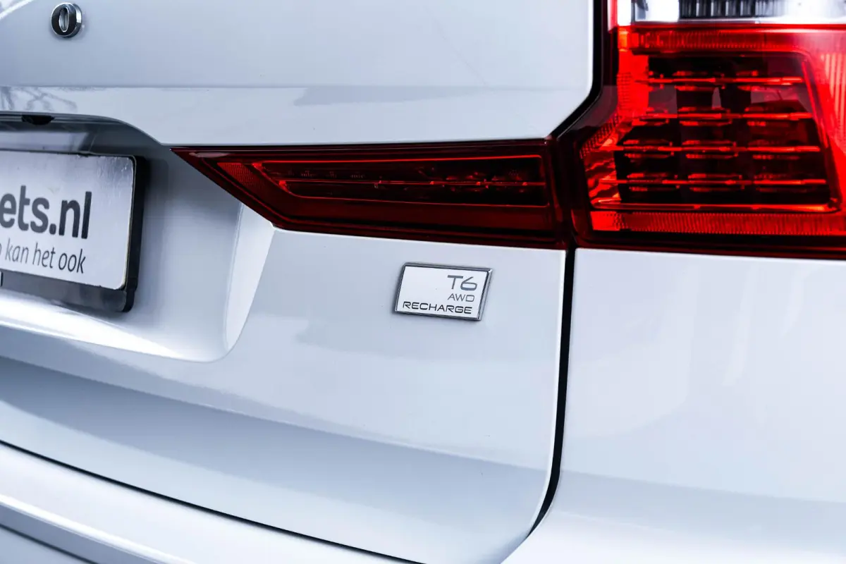 2.0 Recharge T6 AWD Inscription Trekhaak - Panoramadak - Cruise Control - Harman Kardon - Getinte Ruiten - Achteruitrijcamera - Licht-pakket - Elektrisch verstelbare/verwarmde stoelen -