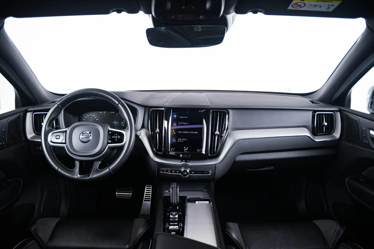 2.0 Recharge T6 AWD Inscription Trekhaak - Panoramadak - Cruise Control - Harman Kardon - Getinte Ruiten - Achteruitrijcamera - Licht-pakket - Elektrisch verstelbare/verwarmde stoelen -