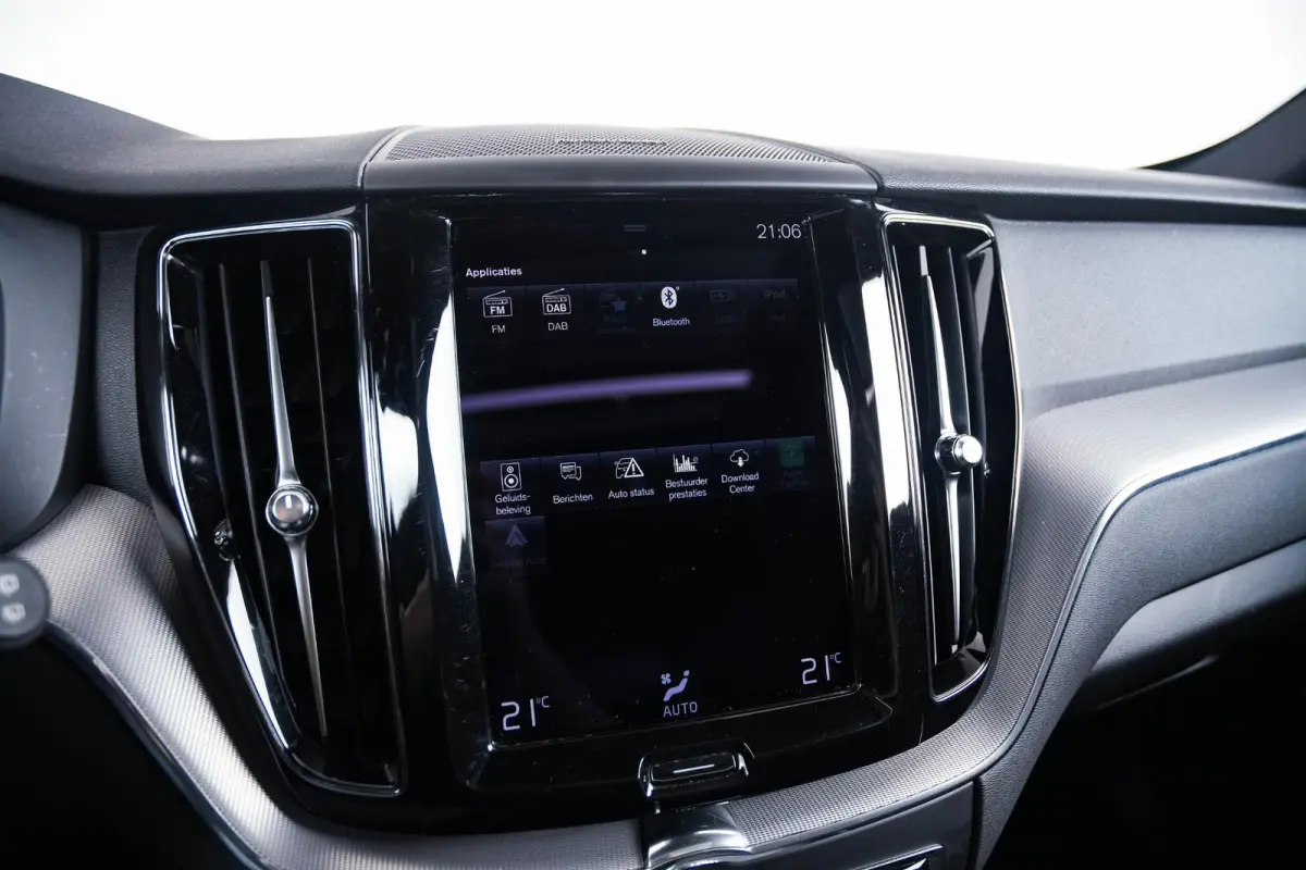 2.0 Recharge T6 AWD Inscription Trekhaak - Panoramadak - Cruise Control - Harman Kardon - Getinte Ruiten - Achteruitrijcamera - Licht-pakket - Elektrisch verstelbare/verwarmde stoelen -